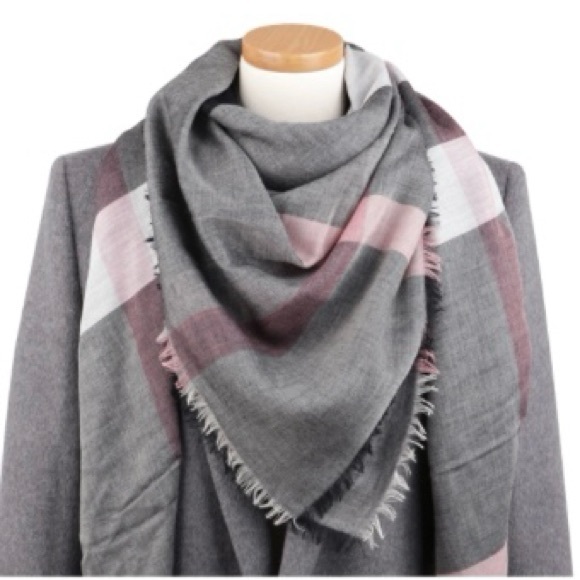 Burberry
Relaxed Mega Check Square Scarf 55” x 55 frayed edges - Picture 5 of 13